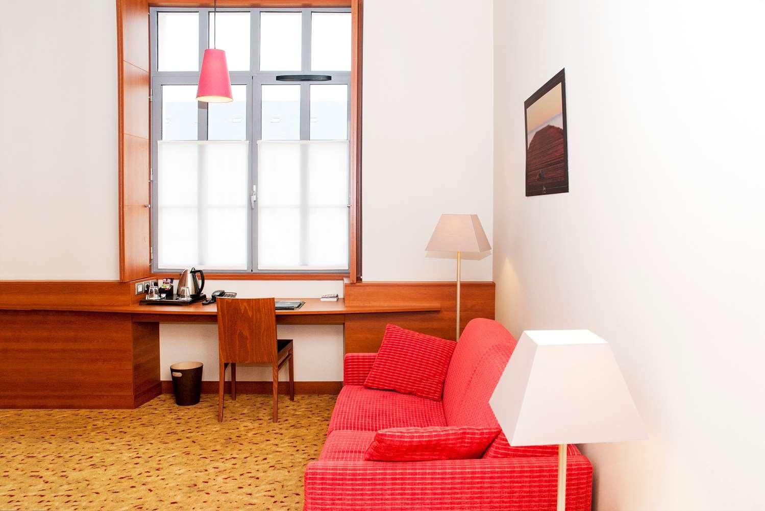 Best Western Plus Hotel Colbert Châteauroux Exterior foto